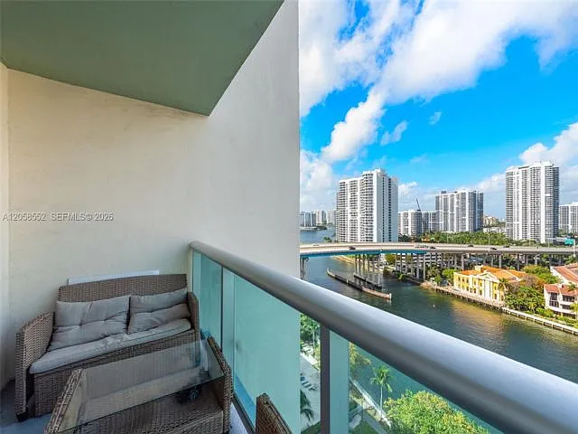 2 bed, 1.5 bath, $3,200 — Photo 4