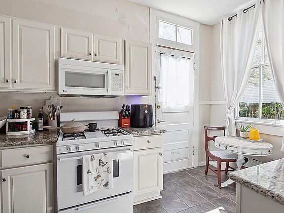 4th image of 5310 Magazine St APT B