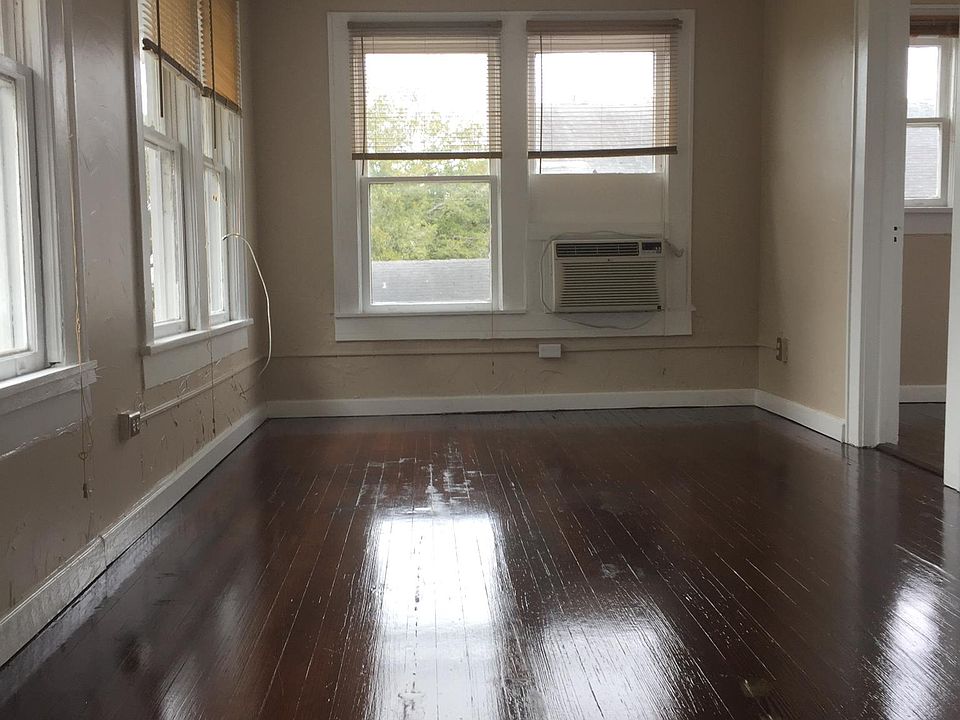 1st image of 525 McLennan St #1/2