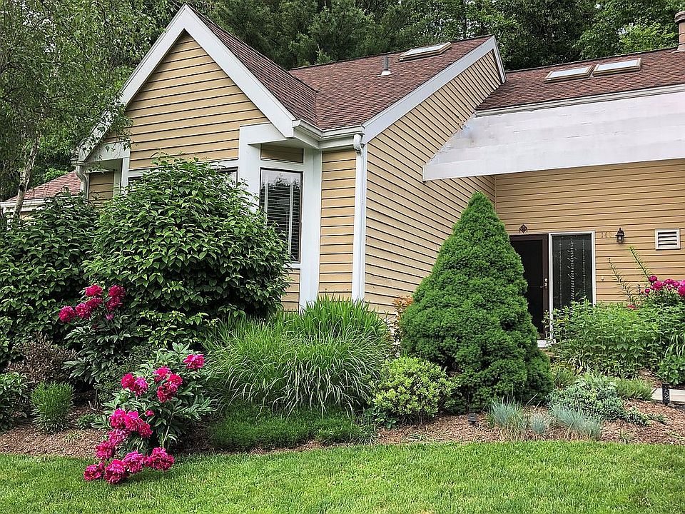 1st image of 147 Fieldpoint Dr