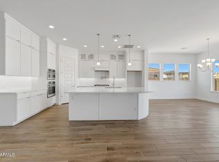 1032 W J Waltz Way, Apache Junction, AZ 85120