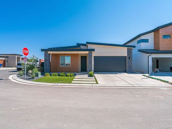 2nd image of 121 S Desert Saguaro Ln