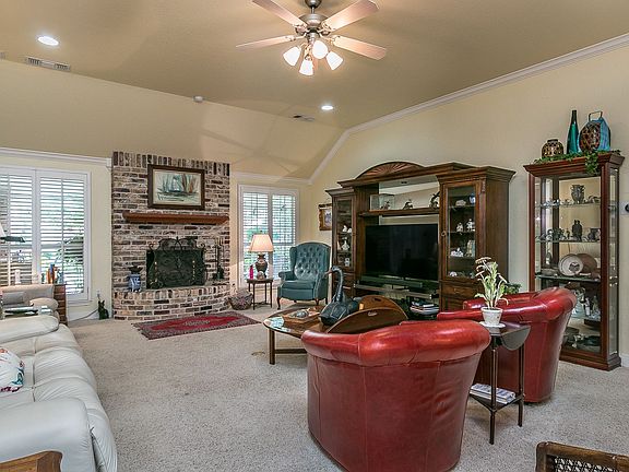 5th image of 5015 Williamsburg Pl