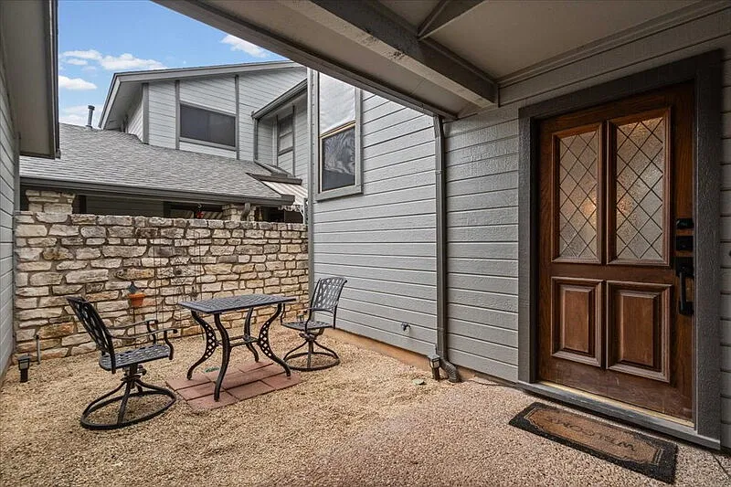 3 bed, 2.5 bath, 1722 sqft, $3,000 — Photo 3