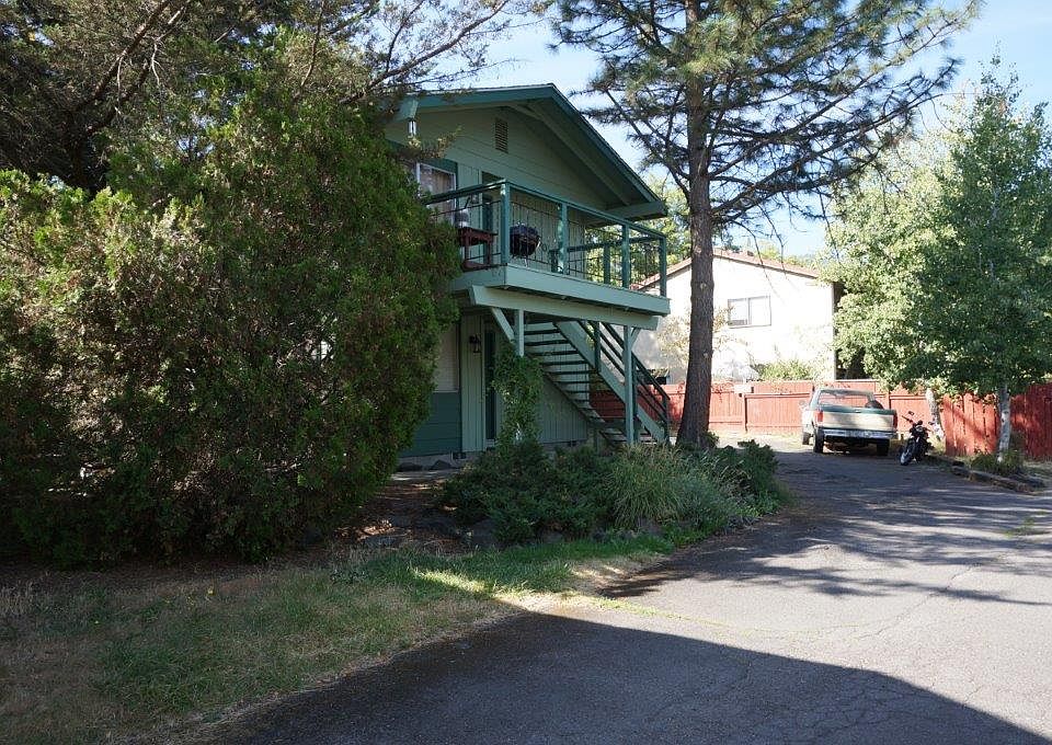 2nd image of 105 California St