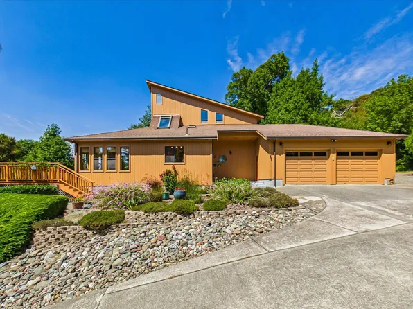 2385 Drake Hill Rd, Fortuna, CA 95540