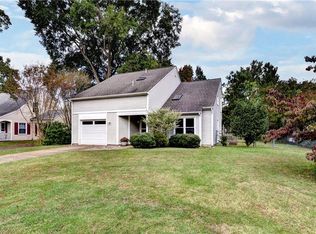 157 Robinhood Ln, Newport News, VA 23602