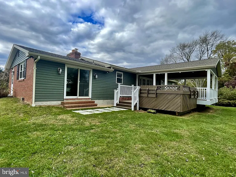 313 Windsor Ct — Photo 8