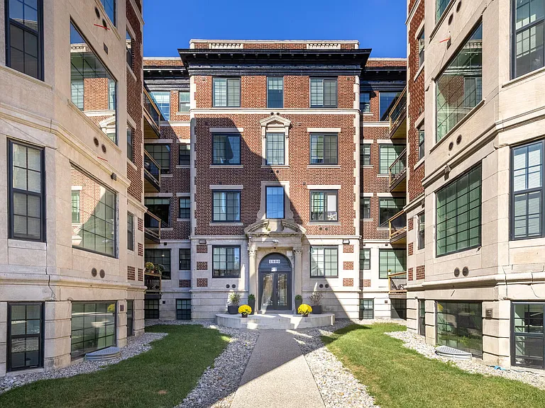 Bethune Lofts — Photo 21