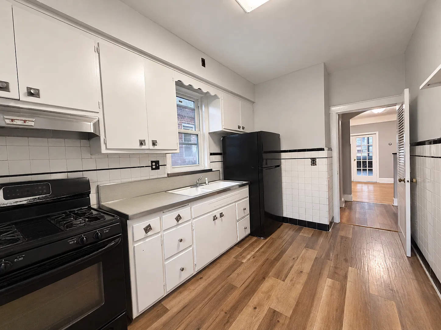 3 bed, $2,700 — Photo 2