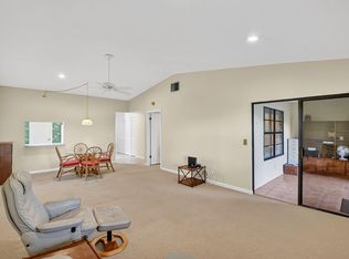 10 Ridgepointe Dr #D, Boynton Beach, FL 33435