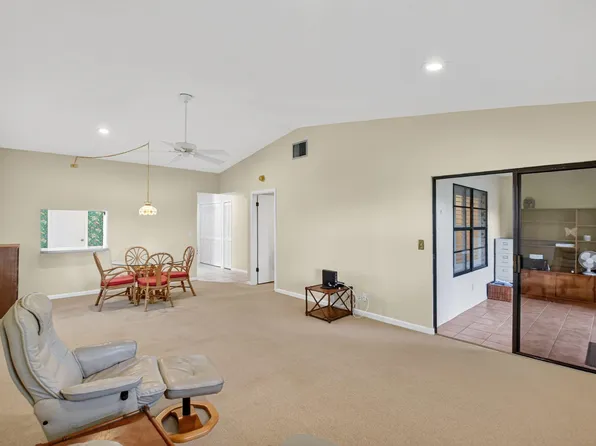 10 Ridge Point Drive #D, Boynton Beach, FL 33435