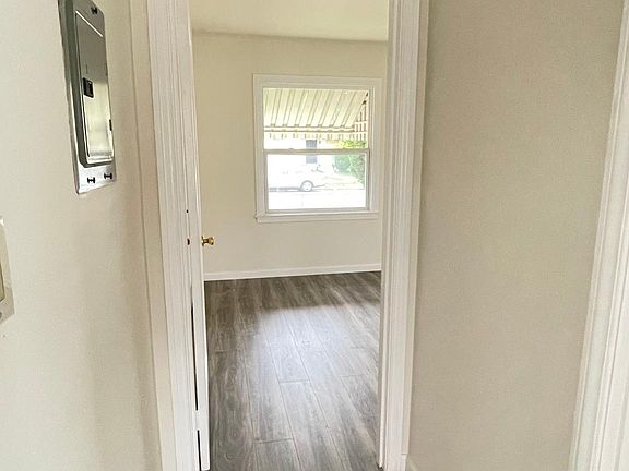 3rd image of 2367 Humphrey Ave