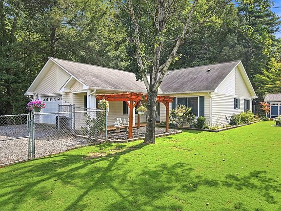 3rd image of 263 Holly Hills Rd
