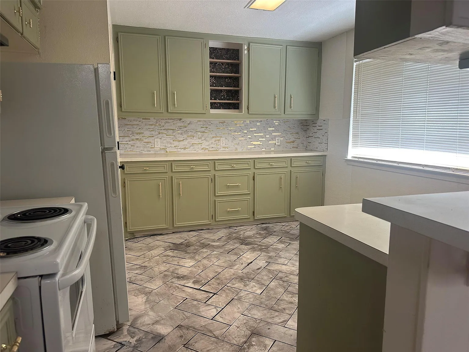 3 bed, 1.5 bath, 1075 sqft, $1,250 — Photo 3