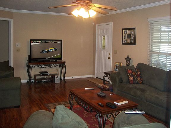 4th image of 5007 Hunter Village Dr