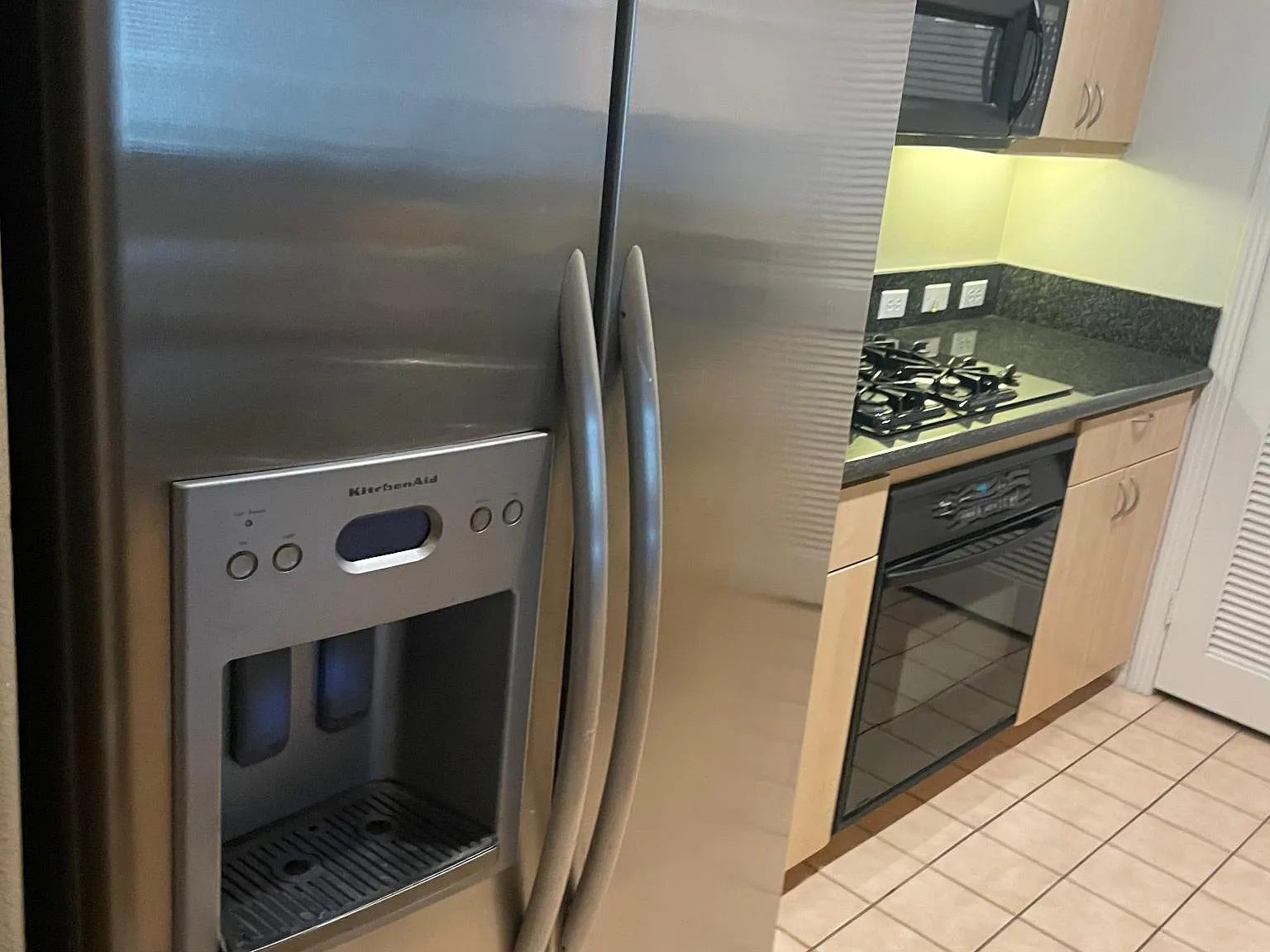 2 bed, 1176 sqft, $3,295 — Photo 3