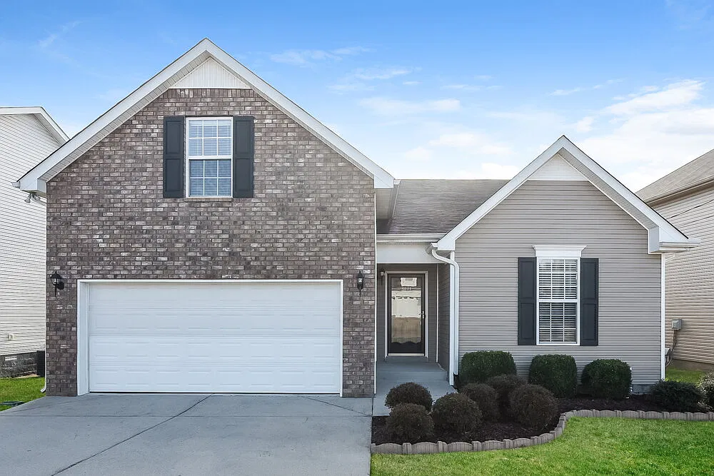 3 bed, 2.0 bath, 1690 sqft, $2,270 — Photo 1
