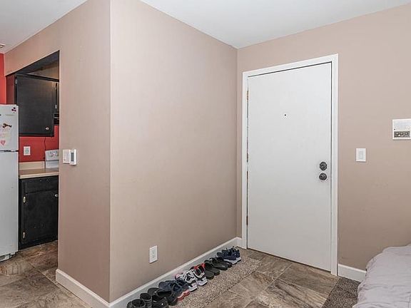 3rd image of 7624 Manor Cir APT 203
