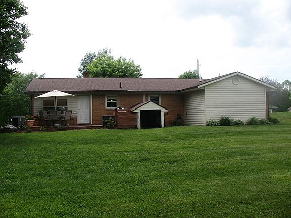 4th image of 588 Courtland Cir