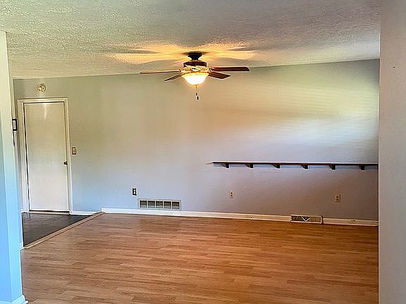 3rd image of 6765 Beechwood Dr