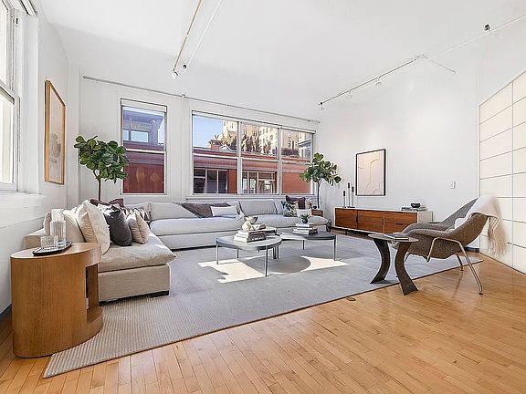 2nd image of 154 W 18th St APT 6B