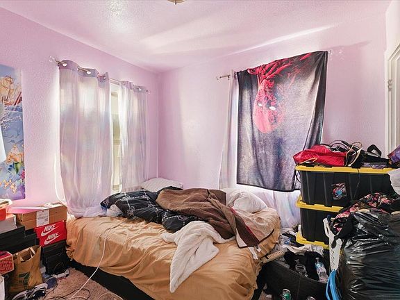 3rd image of 2820 Fruitridge Rd