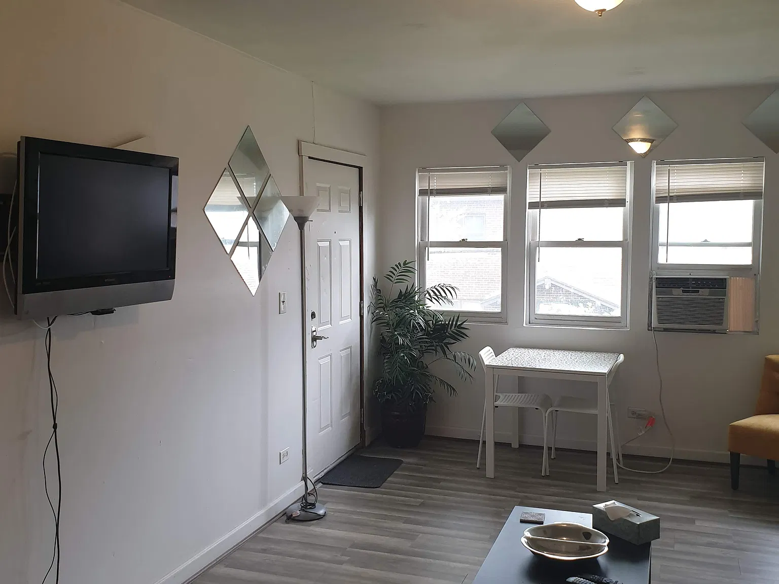 812 E 2nd Ave — Photo 1