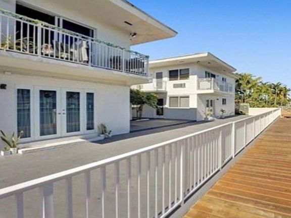2nd image of 8501 Crespi Blvd APT 2