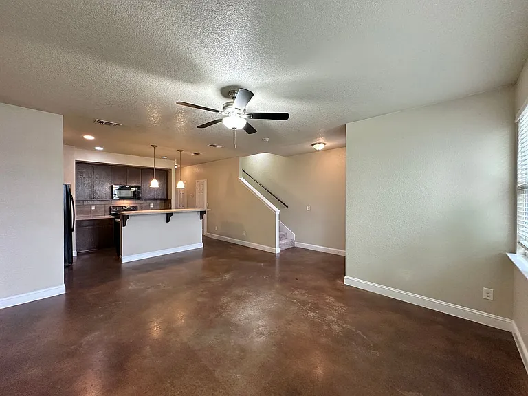 2328 Verna Lee Blvd — Photo 2