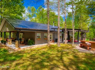 240 Crockett Creek Dr, Jamestown, TN 38556