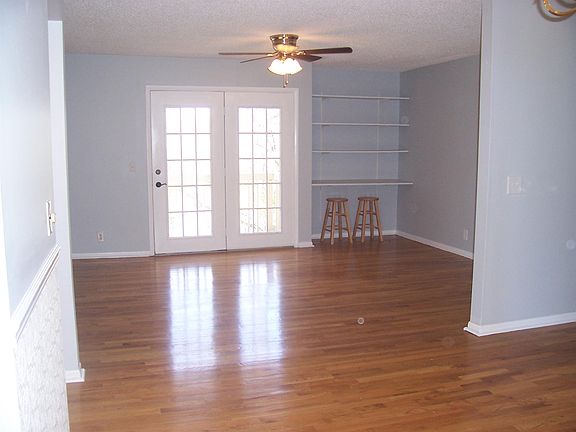 4th image of 515 Basswood Ave APT E55
