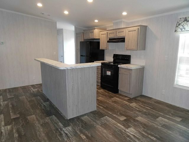 1st image of 57 Phyllis Dr #57