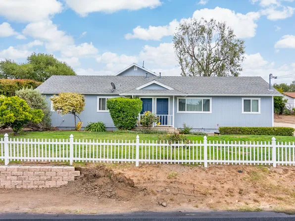 452 W Los Angeles Dr #452, Vista, CA 92083