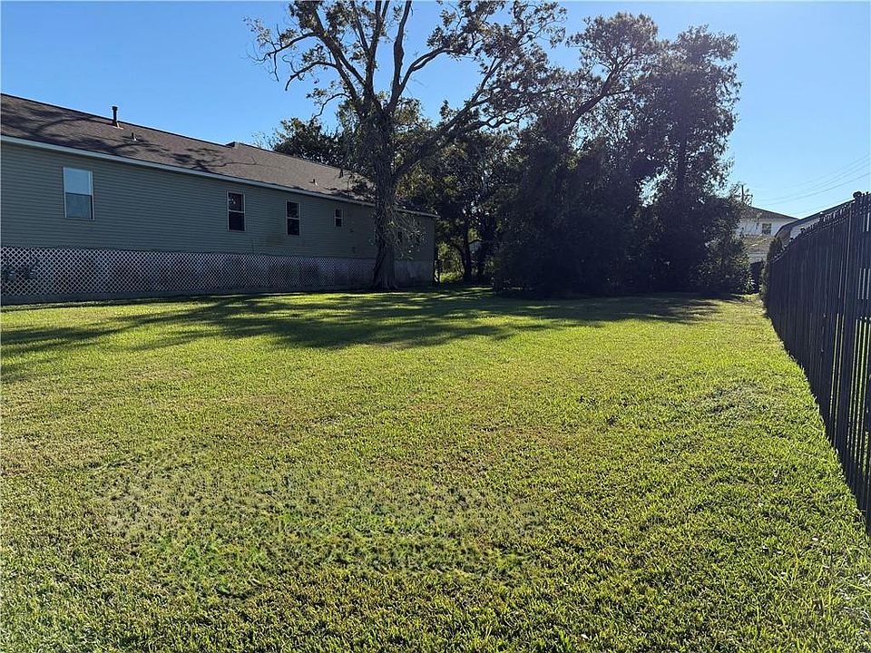 2nd image of 9432 Oleander St