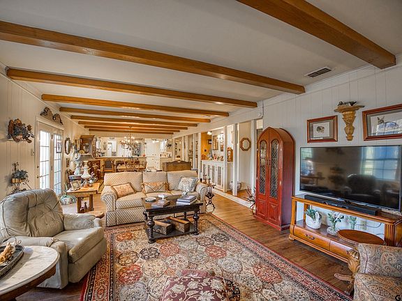4th image of 118 Meadowbrook Dr