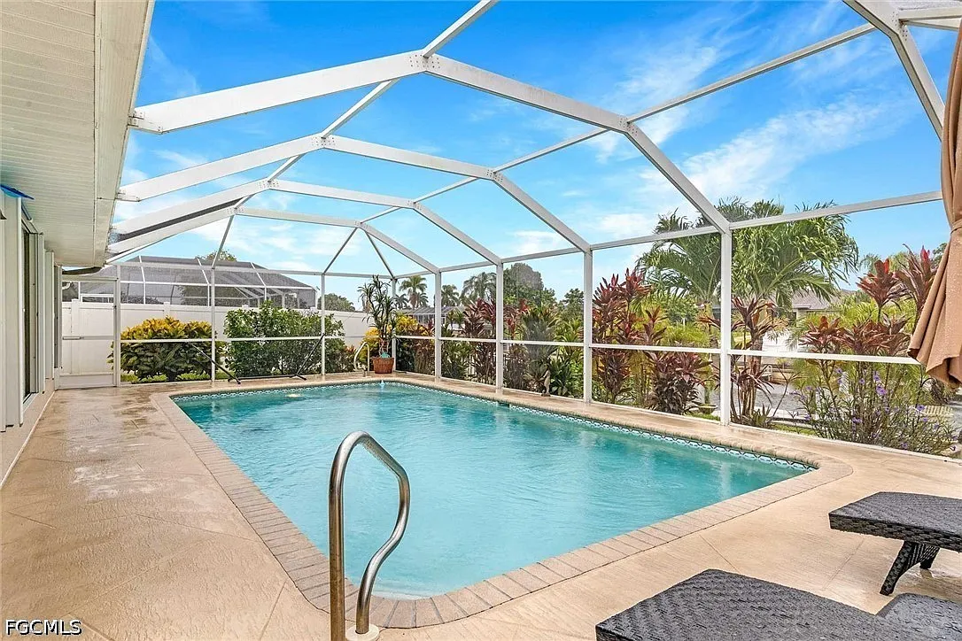 3 bed, 2.0 bath, 2075 sqft, $8,745 — Photo 2