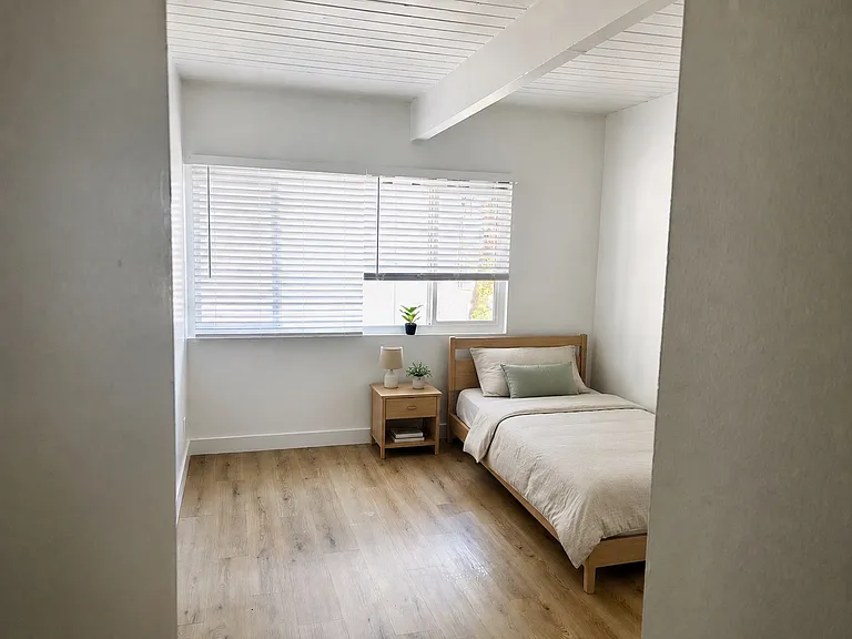 22109 Saticoy St #1 — Photo 9