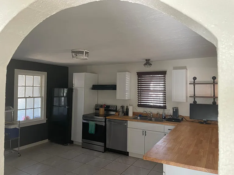 2307 Avenue B — Photo 8
