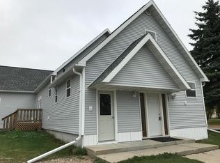 807 2nd St NE, Roseau, MN 56751