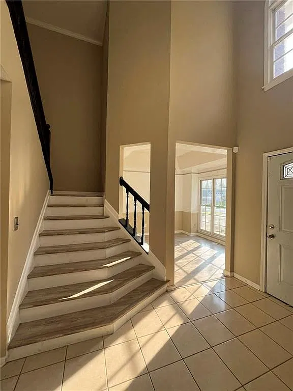 4 bed, 2.0 bath, 2306 sqft, $2,250 — Photo 3