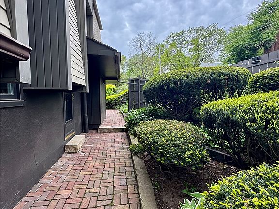 4th image of 3225 Terrace Dr