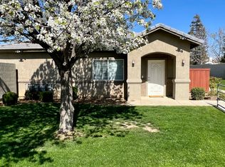 704 Meadow Grove Ct APT B, Bakersfield, CA 93308