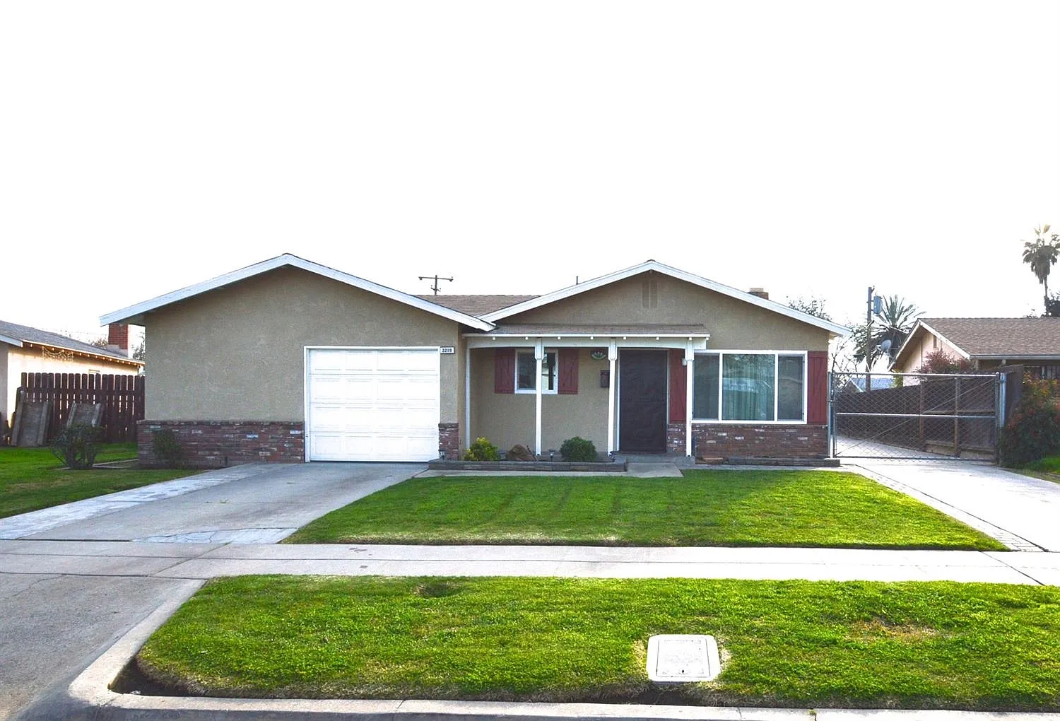 2219 W Holland Ave photo 1