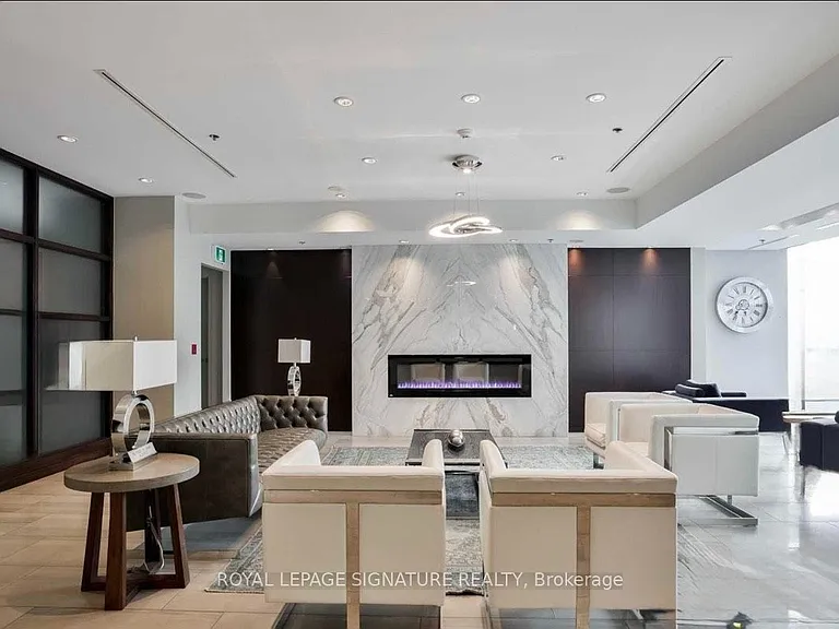 38 Lee Centre Dr #706 — Photo 5