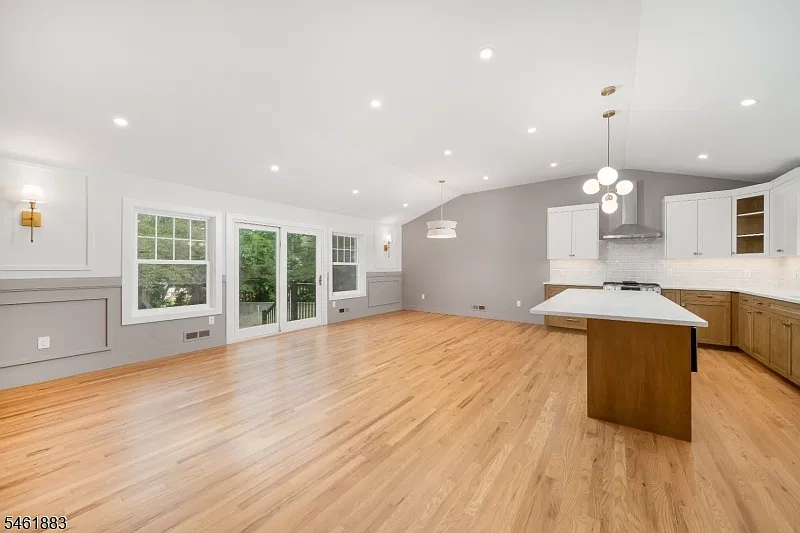 3 bed, 2.0 bath, $4,950 — Photo 3
