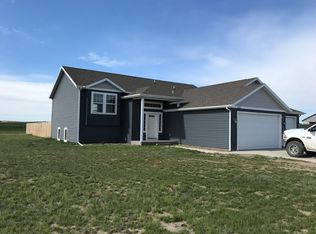 13686 Redwood Way NW, Williston, ND 58801