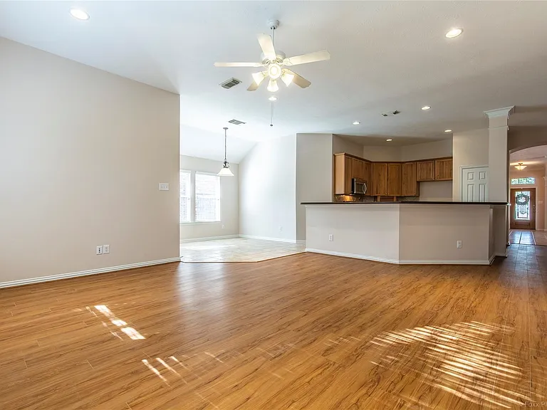 18323 S Elizabeth Shore Loop — Photo 9
