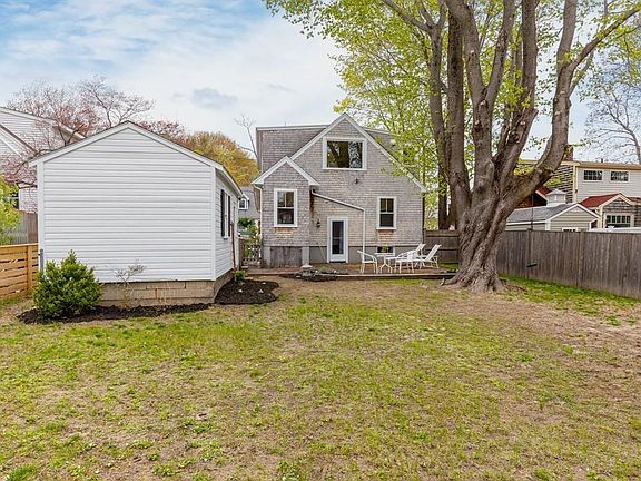 5th image of 15 Plummer Ave
