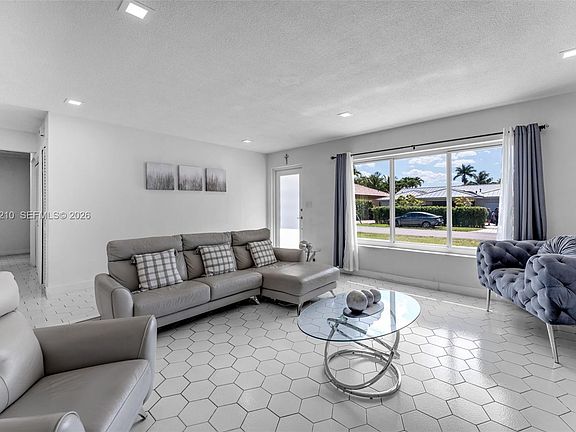 5th image of 2023 SW 99th Ave